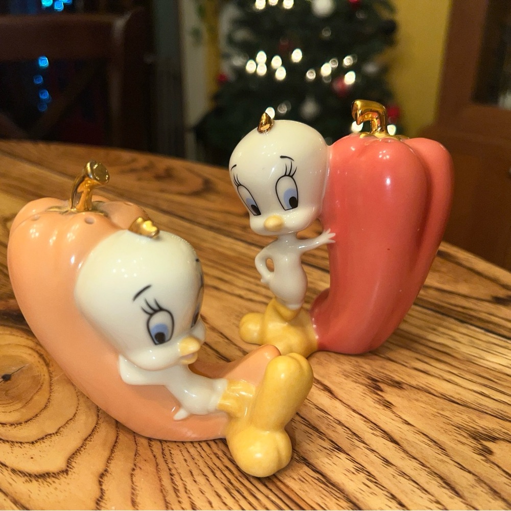 Vintage Lenox Looney Tunes Tweety Bird Salt & Pepper Shakers Porcelain Excellent